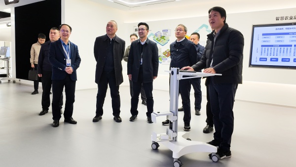 山西省農(nóng)業(yè)農(nóng)村廳黨組書記、廳長孫京民一行蒞臨托普云農(nóng)調(diào)研考察